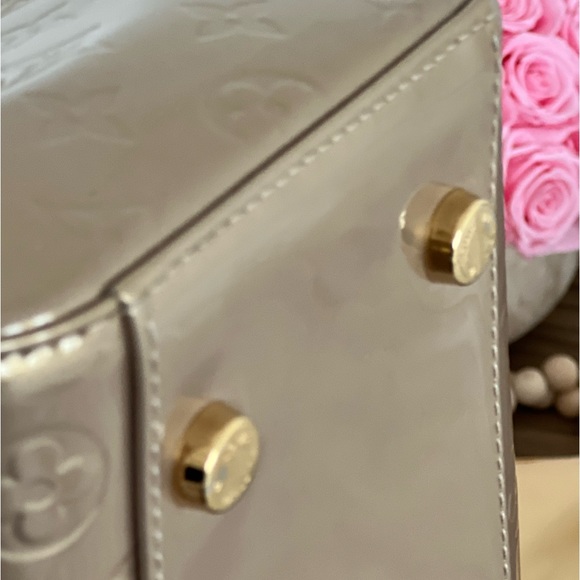Stunning Louis Viutton Vernis Brea bag in Poudre - Picture 7 of 14